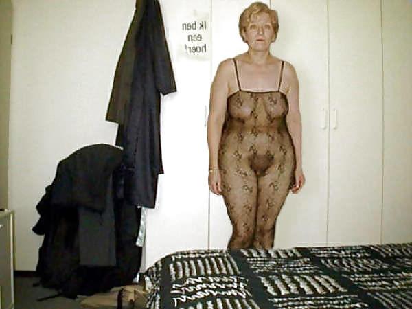 25P Mature in Pantyhose 2
