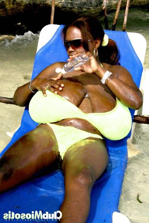 16P Naked on the beach I oil my tits and spread my black thighs wide