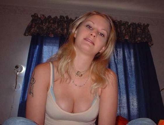 15P Slutty girls flashing their big tits