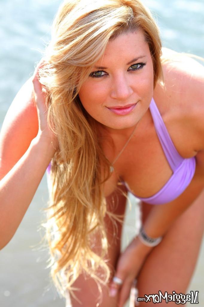 15P Teen tease Maggie in bikini