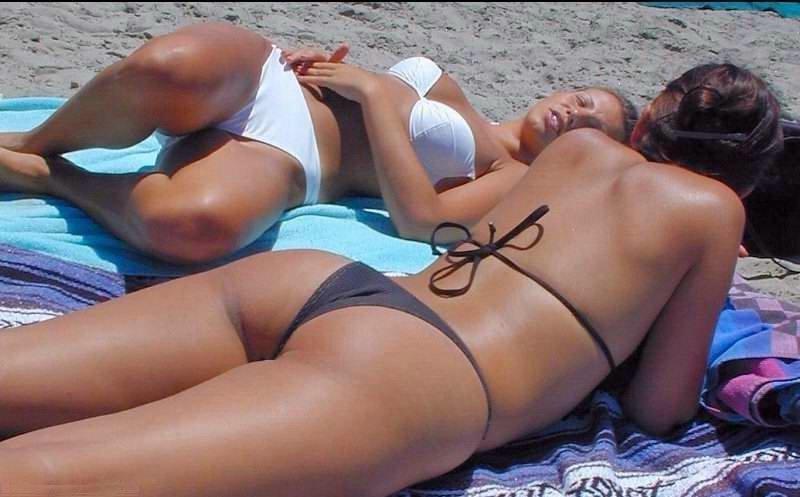12P Girls in tiny panties sunbathing under the hot sun