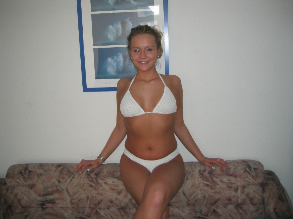 12P Girls in tiny panties sunbathing under the hot sun