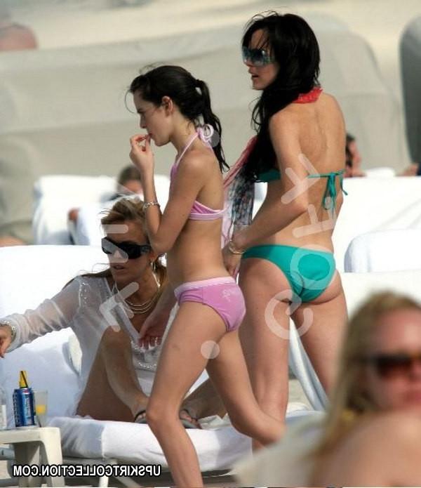 15P Great view of charming celebrities in tiny bikinis