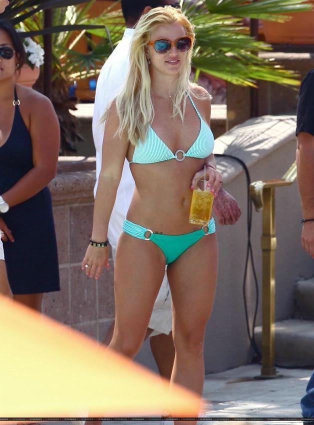 15P Britney Spears in shape again showing her incredible body