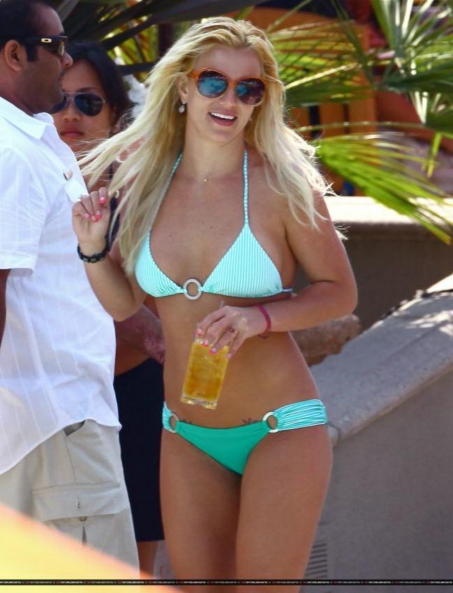 15P Britney Spears in shape again showing her incredible body