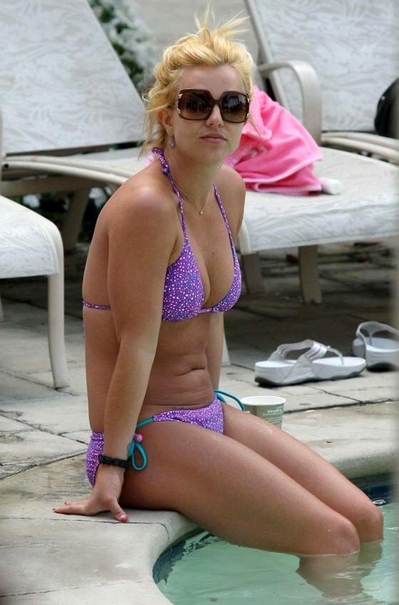 15P Britney Spears in shape again showing her incredible body