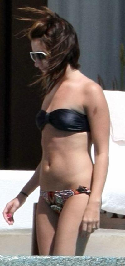 16P Young celeb Ashley Tisdale