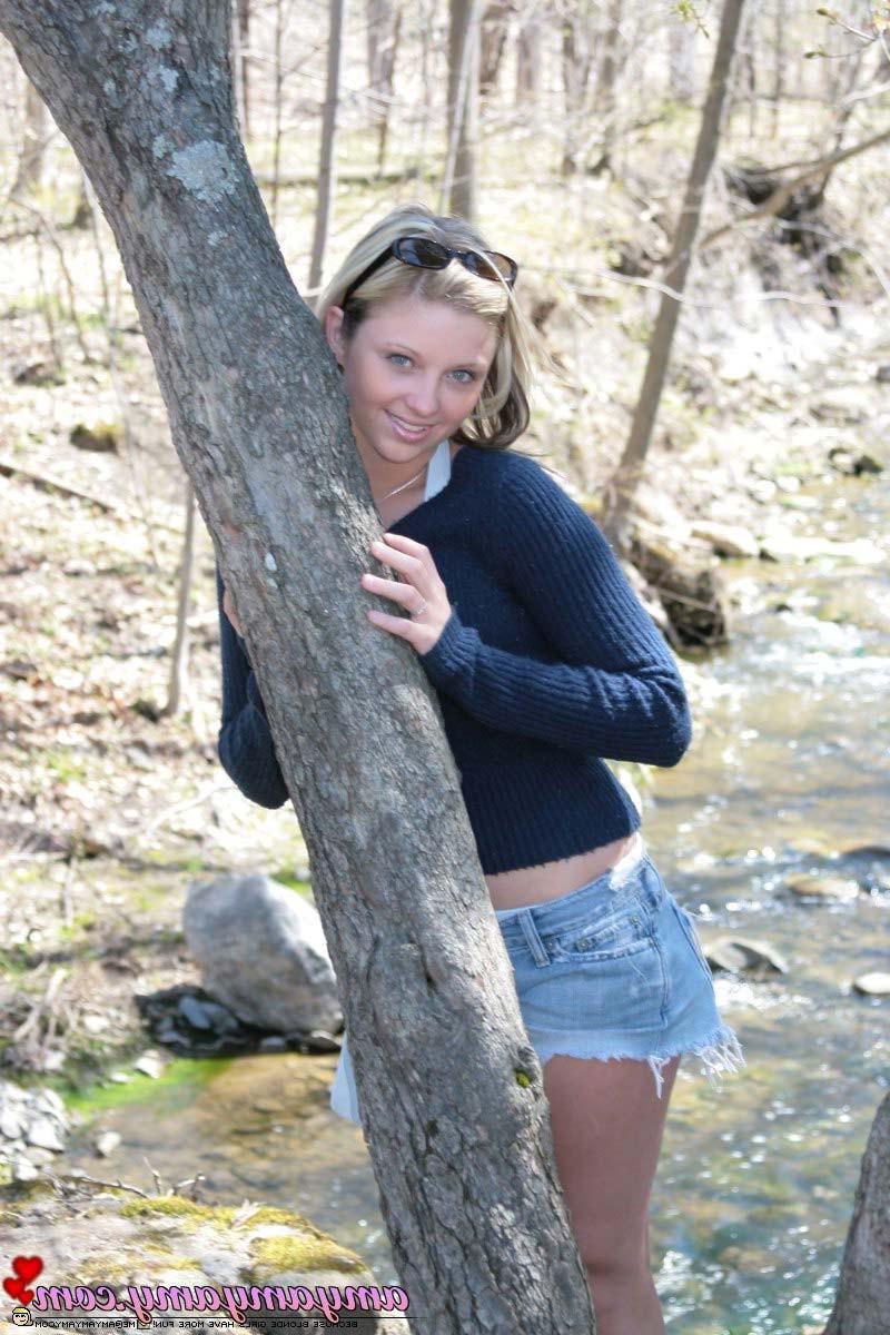 20P Teen girl outside