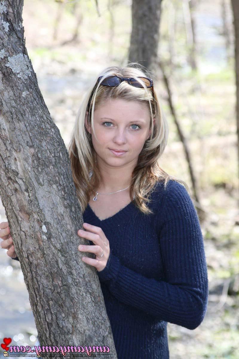 20P Teen girl outside