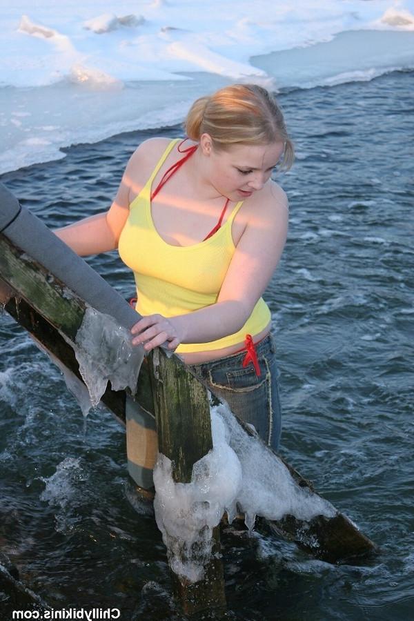 15P Bikini babe goes ice swimming with clothes on