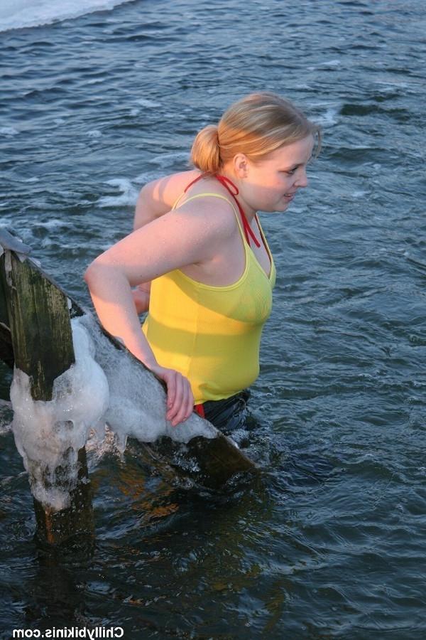 15P Bikini babe goes ice swimming with clothes on
