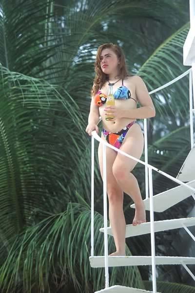 15P Amateur girl swimming naked