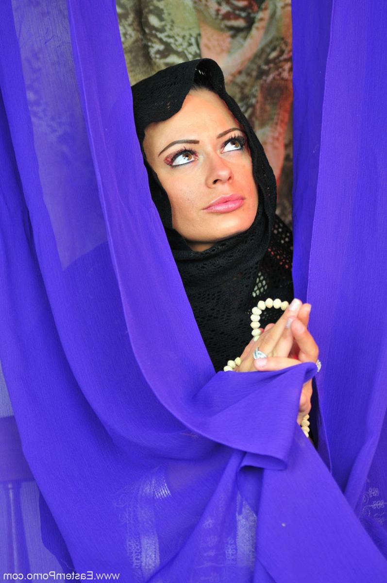 15P Busty Muslim exotic dancer Shay Lynn as Slut in the Temple