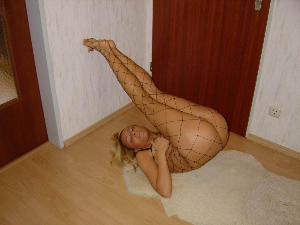 17P Magic amateur blonde inserting banana and gets fucked