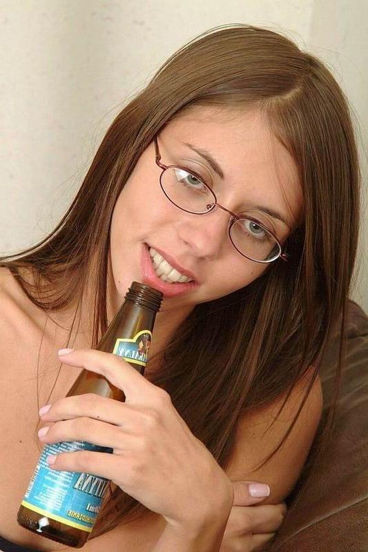 15P teen sliding a bottle in her hairy pussy