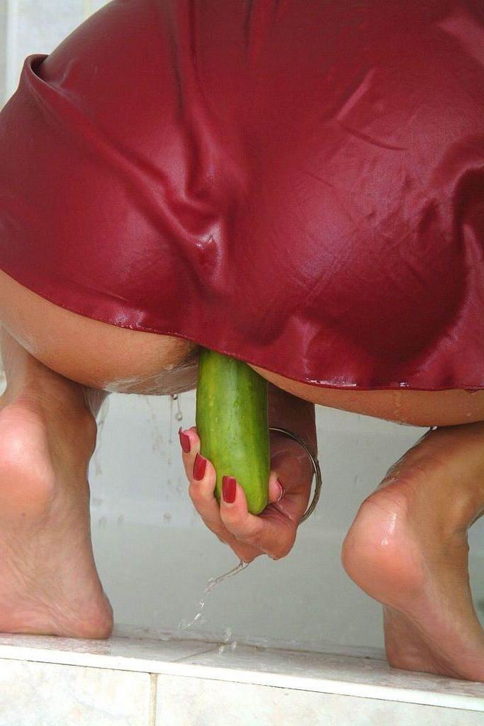 15P hot teen fucking pussy with cucumber