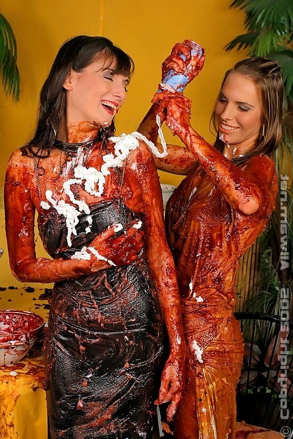 15P Lesbian babes getting covered in messy chocolate sundaes