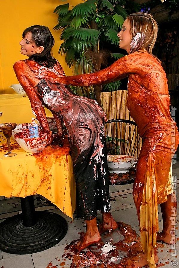 15P Lesbian babes getting covered in messy chocolate sundaes