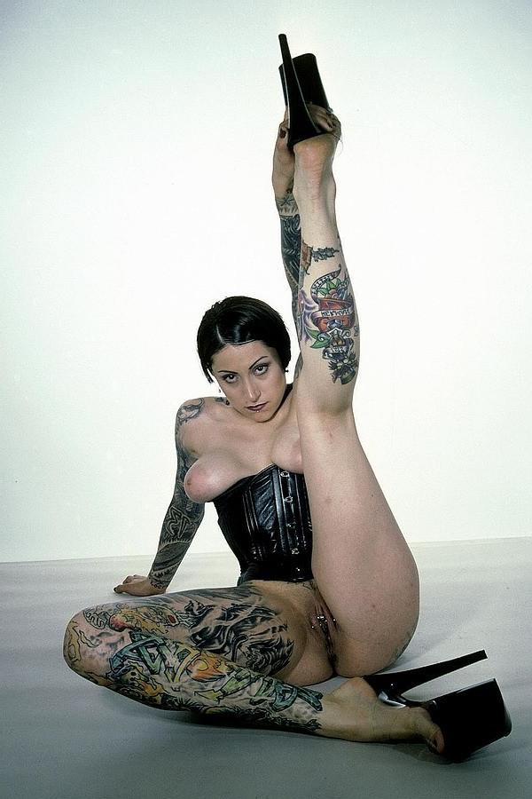 11P Extreme tattoo and piercing