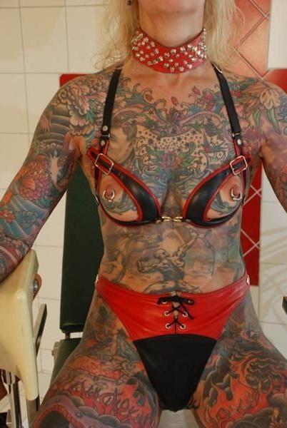 15P Extremes Tattoo und Piercin