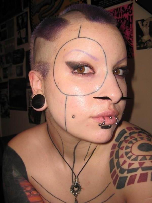 15P Extreme tattoo and piercing