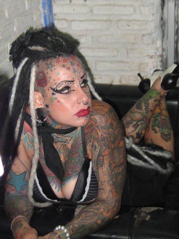 15P Extreme tattoo and piercing