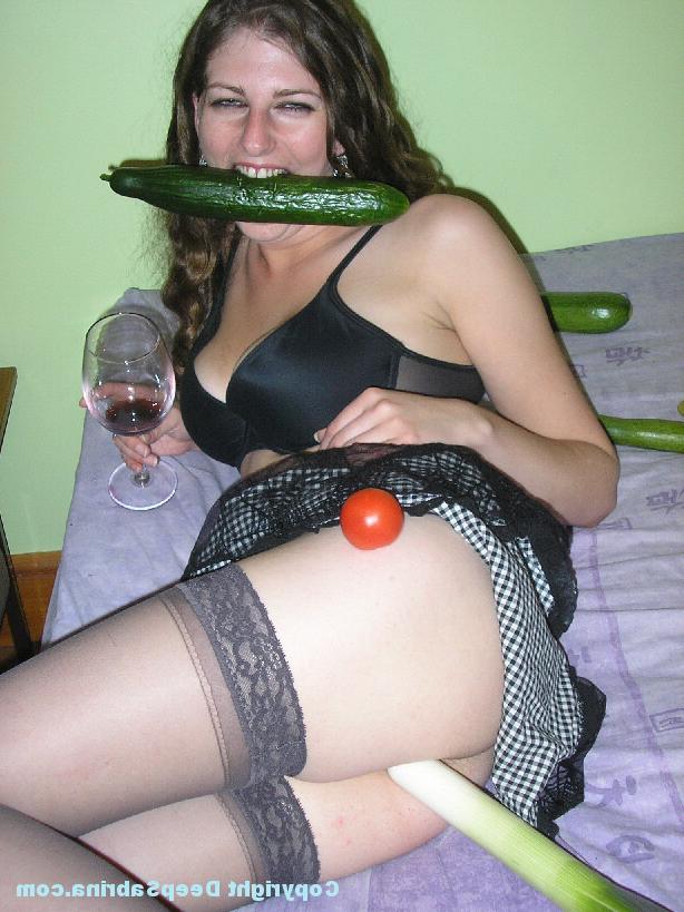 16P Taking A Cucumber In Her Snatch