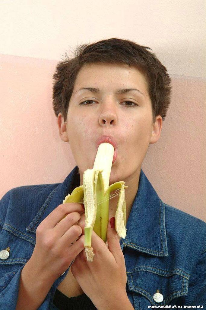 15P Hot slut playing with a big banana