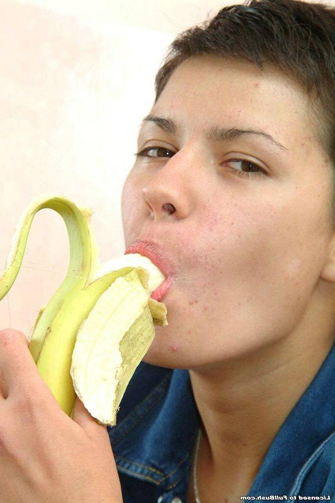 15P Hot slut playing with a big banana