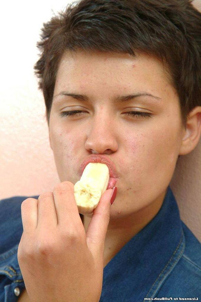 15P Hot slut playing with a big banana