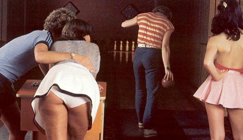 16P He loves to throw with his round seventies balls