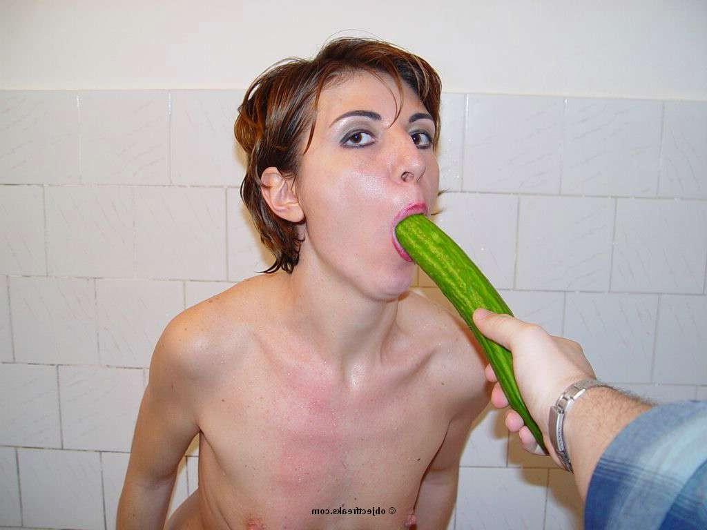 16P amateur masturbation with a cucumber in the shower