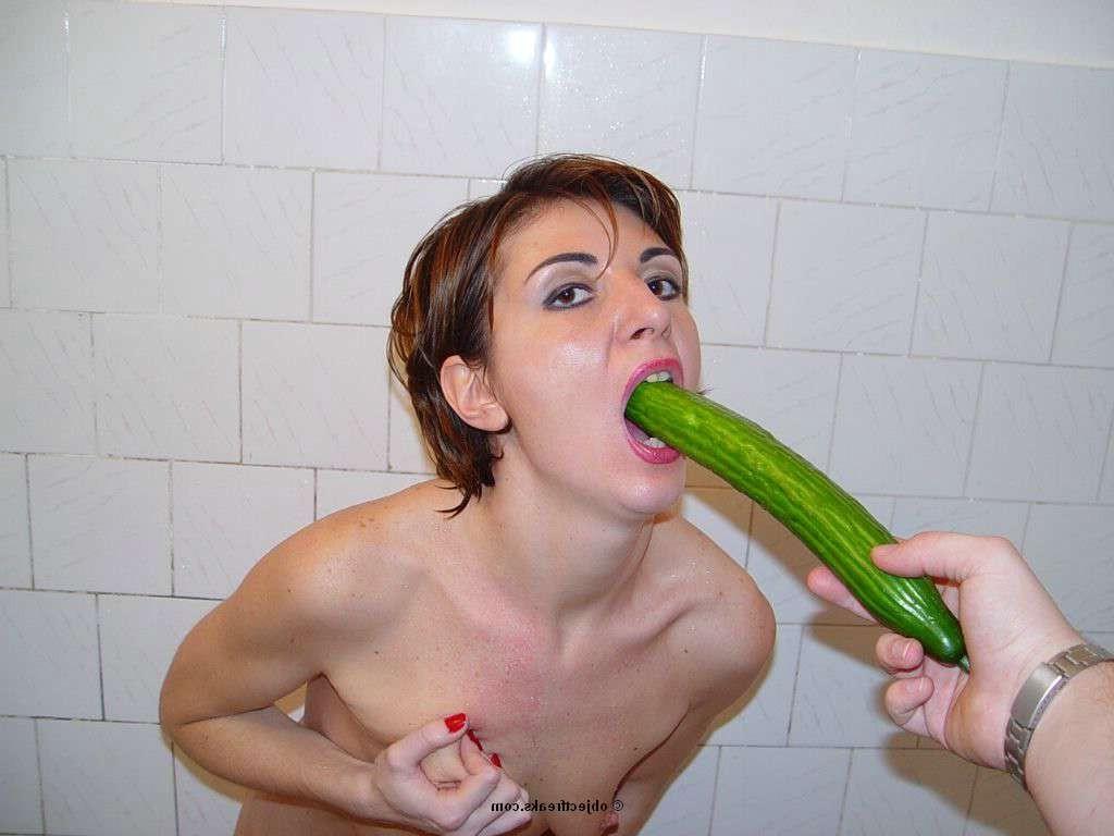 16P amateur masturbation with a cucumber in the shower