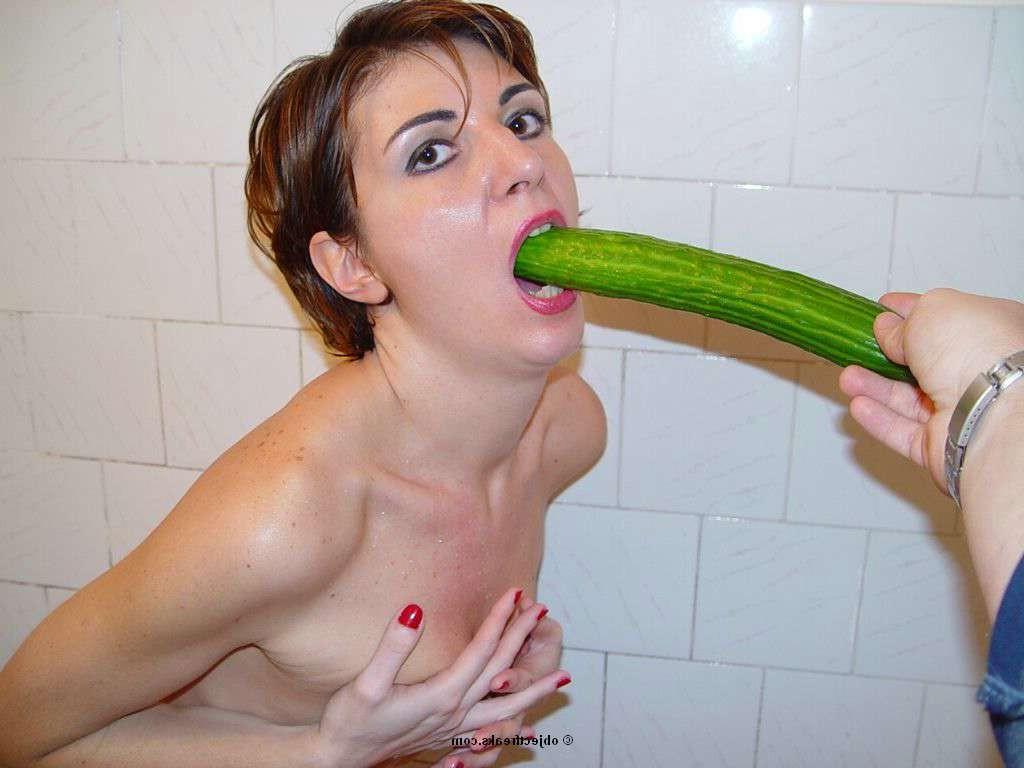 16P amateur masturbation with a cucumber in the shower