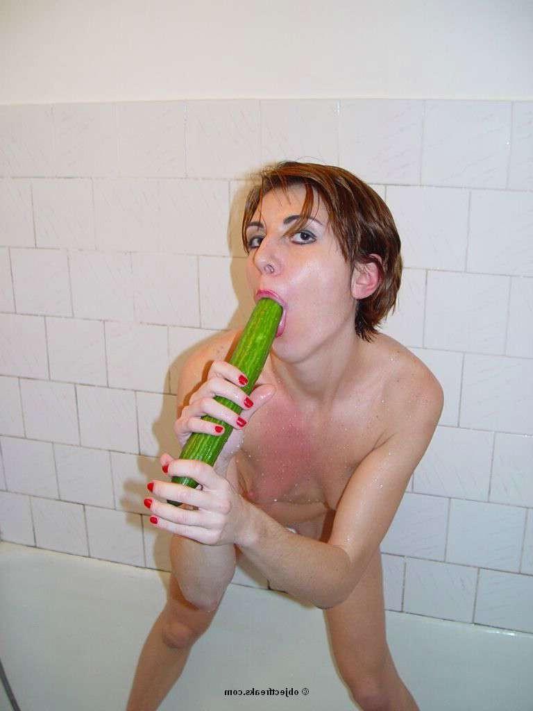 16P amateur masturbation with a cucumber in the shower