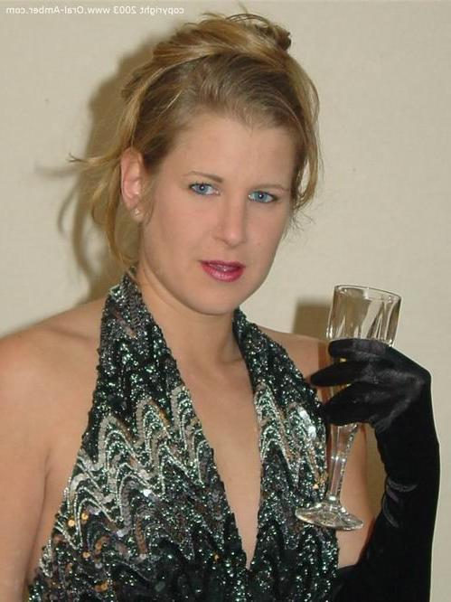 16P Amateur girl drinking cum from a glass