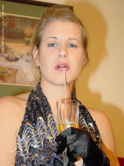 16P Amateur girl drinking cum from a glass