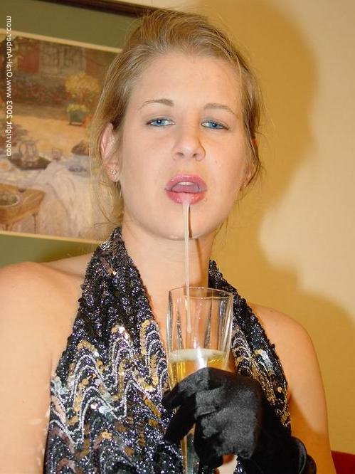 16P Amateur girl drinking cum from a glass