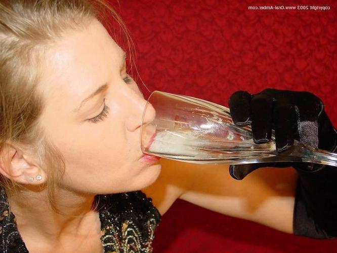 16P Amateur girl drinking cum from a glass