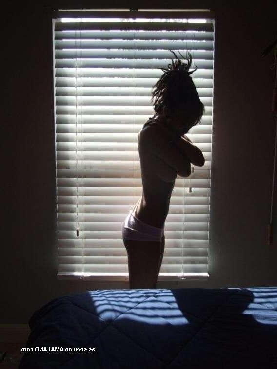 8P Collection of a black chick posing sexy for her boyfriend