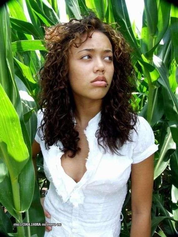 8P Collection of a black chick posing sexy for her boyfriend