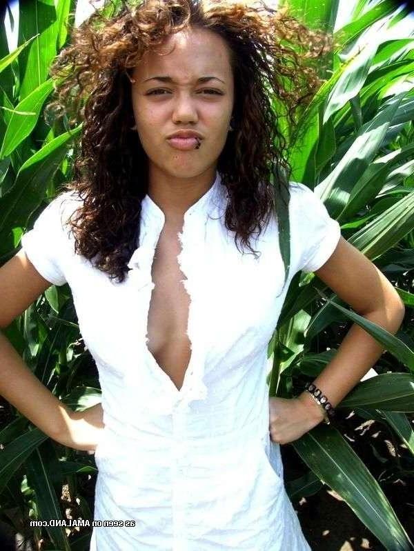 8P Collection of a black chick posing sexy for her boyfriend