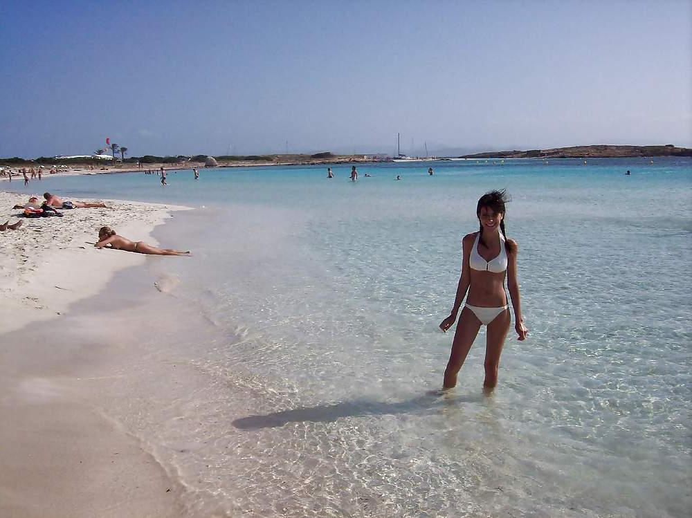 21P Hot italian brunette