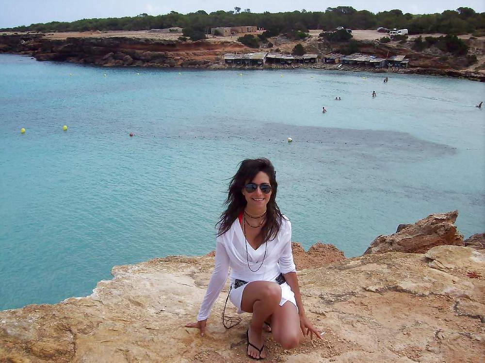 21P Hot italian brunette