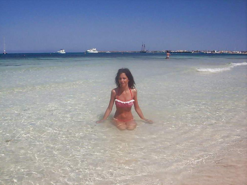21P Hot italian brunette