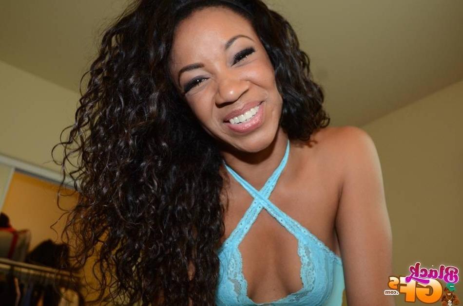 15P Gorgeous juicy ebony slut fucked by her boyfriend