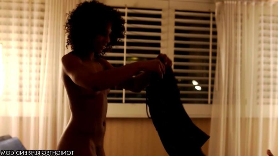 16P Escort Misty Stone spielt für ihren Kunden eine Studentin