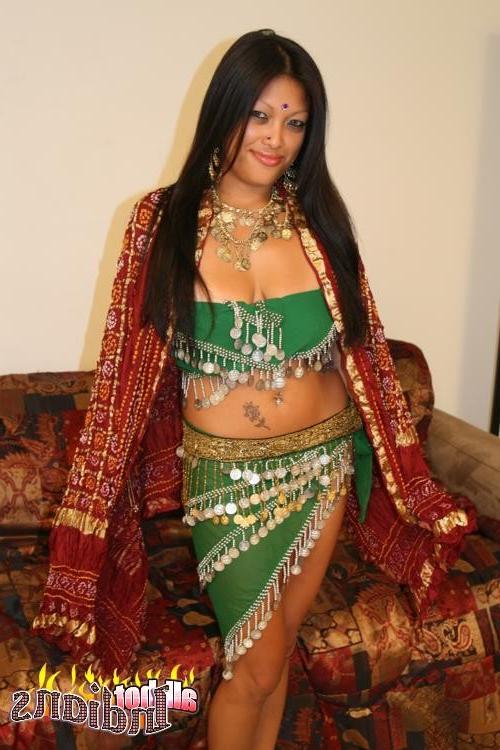 15P Splendid Indian dancer with big melons gets tight snatch licked and rammed
