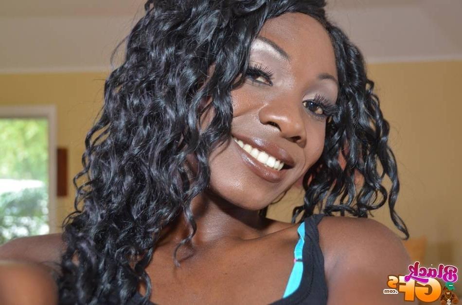 15P Gorgeous black sweety got fucked by her boyfriend