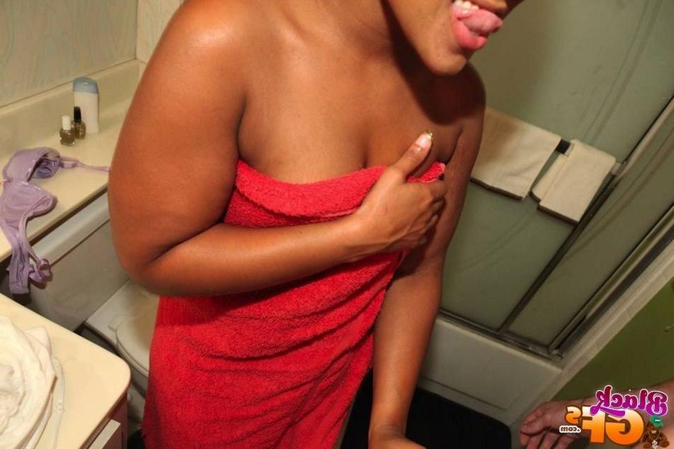 15P Sexy chocolate girl with her boyfriend in homemade fucking movie